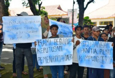 Polemik Pilkades Kampung Jeruk, Warga Gruduk Kantor Bupati