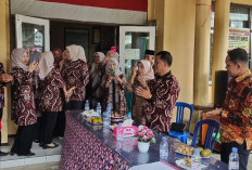 Memasuki Masa Pensiun, Perpisahan Camat Ujan Mas Penuh Haru