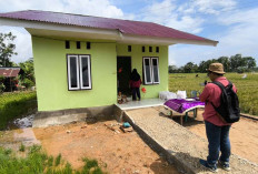  Polda Bengkulu Serahkan Bantuan 15 Bedah Rumah