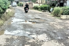 Jalan Rusak, Warga Desak PT. MAS Lakukan Perbaikan 