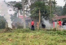 Warga Pasar Ujung Gotong Royong Sambut HUT Kemerdekaan RI ke-79