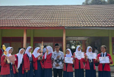 SMPN 2 Kepahiang Berikan Reward Kepada Siswa Berprestasi