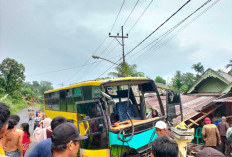 Breaking News: Bus 20 Orang Penumpang Tabrak Rumah Warga di Keban Agung  Kepahiang