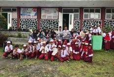 Peringati HGN 2023, Guru SDN 08 Kabawetan Kebanjiran Buket Bunga dan Cokelat
