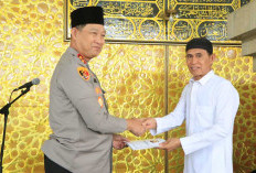 Kapolda Bengkulu Salurkan Bantuan untuk Masjid Agung Baitul Makmur