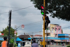 Jelang Lebaran, Dishub Rejang Lebong Perbaiki Traffic Light 