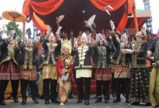 Bupati Syamsul Buka Festival Budaya dan Bazar UMKM HUT Kota Curup ke-144 