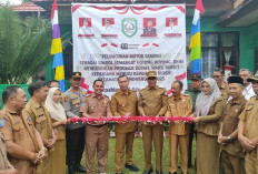 Perdana di Kecamatan Kepahiang, Bupati/ Wabup Bagikan 14 Armada Pengangkut Sampah