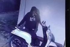 Aksi Santai Curanmor di Kabawetan Terekam CCTV: Gasak Motor Scoopy Sembari Isap Rokok