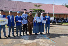 Kacapdin Wilayah VII Serahkan Penghargaan pada Pelajar SMKN 4 Kepahiang