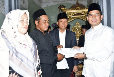 Safari Ramadan di Air Bening, Wabup Hendri Serahkan Bantuan untuk 3 Masjid