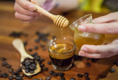 4 Khasiat Minum Kopi Campur Madu, Pria Pasti Suka 