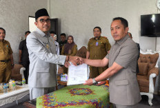 Sekwan DPRD Kepahiang Dilantik Sebagai Staf Ahli: Wabup Abdul Hafizh Beberkan Alasannya!