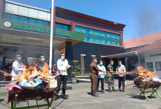 Kejari Rejang Lebong Musnahkan Barang Bukti 88 Perkara