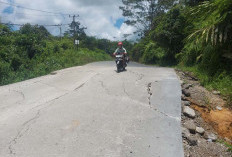 Kembali Amblas, Coran Jalan Provinsi Dekat Danau Picung Sudah Retak