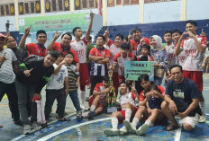 Estoy FC Serahkan Piala dan Hadiah ke Pemdes Simpang Kota Bingin