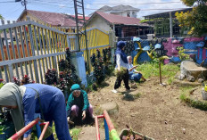 TK Negeri Pembina Kepahiang Gotong Royong Bersihkan Sekolah