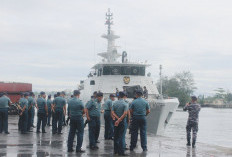 Kapal Perang KRI Kurau-856 Berlabuh di Dermaga Bengkulu