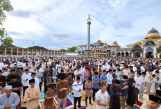 Salat Idulfitri di Masjid Baitul Izzah, Wagub Tekankan Semangat Bantu Rakyat