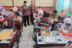 Bakamla RI Bagi-bagi Makan Siang Bergizi Gratis di SDN 4 Kota Bengkulu