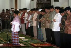 Salat Jemaah di Masjid Lebih Besar Pahalanya Dibandingkan Salat Sendirian di Rumah! Ini Penjelasannya 