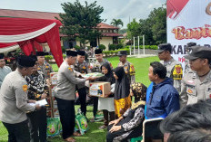 Kapolda Bengkulu Armed Salurkan Ratusan Paket Sembako di Kepahiang 