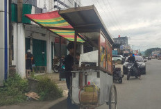 Cerita Pedagang Batagor Tidak Mudik Lebaran