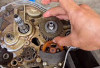 Jangan Sembarangan! Begini Cara Membersihkan Mesin Motor dengan Benar
