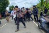 Pengendara Motor Tanpa Plat Terobos Razia dan Kejar Polisi Pakai Sajam 