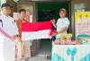 Camat Kepahiang Bagikan Bendera Merah Putih ke Lurah