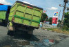 Jalan Berlubang Depan SPBU Kelobak Kabupaten Kepahiang Bahayakan Pengendara