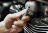 Anti Galau Berpergian, Berikut Tips Mengganti Busi Motor Saat Dalam Perjalanan