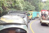 Truk Batu Bara Menyebabkan Macet di Jalan Gunung Kepahiang-Benteng